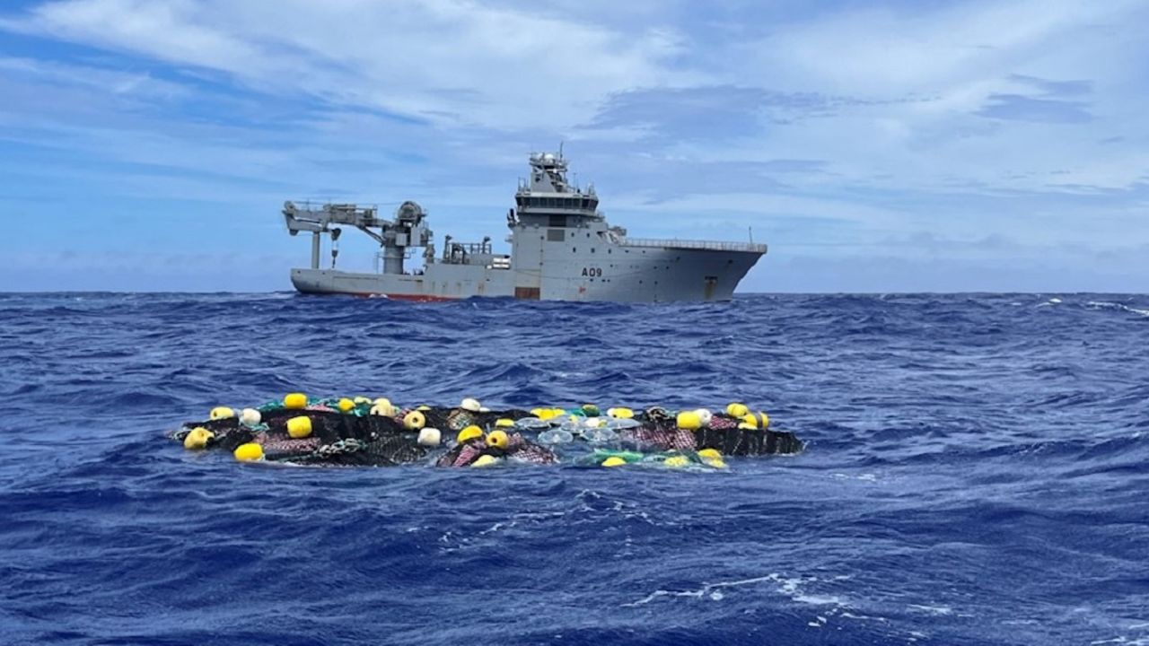 INCAUTAN UN ENORME ALIJO DE COCAINA QUE FLOTABA EN EL MAR