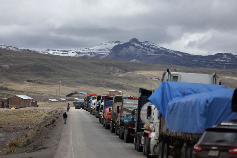 INMINENTE RIESGO DE PARALIZACION DE MINAS EN PERU POR PROTESTAS